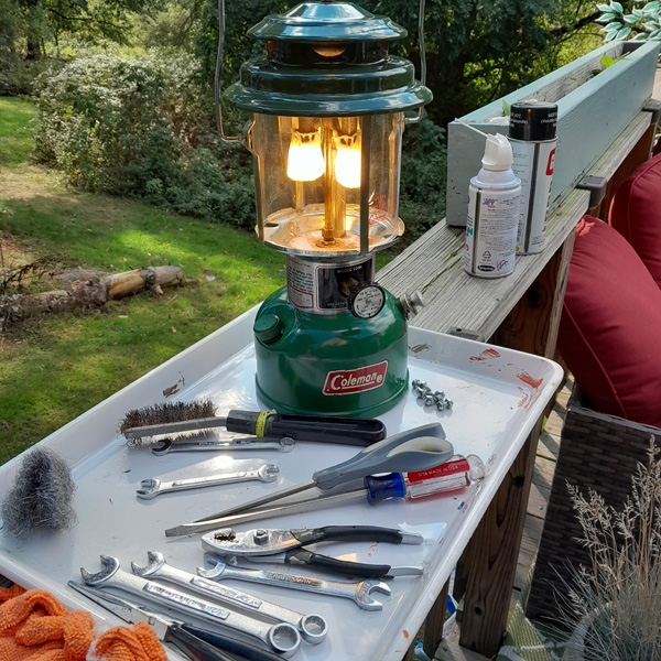 Sold at Auction: COLEMAN 200A HIKING CAMPING LANTERN